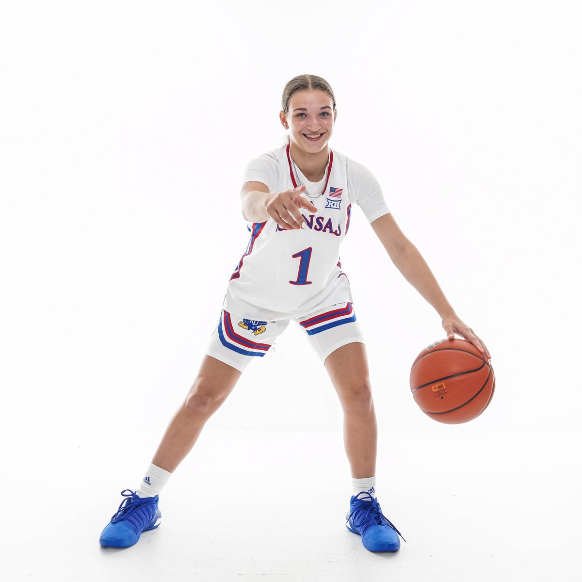 CherneIzzy's tweet photo. Great time at the University of KU for my very first unofficial visit!!! I had a awesome time and a lot of fun! Can’t wait to see you guys again @_CoachRy @CoachBrandonKU @mwebb_22 @p_schrater @brock__mcginnis https://t.co/GFxl936rbN