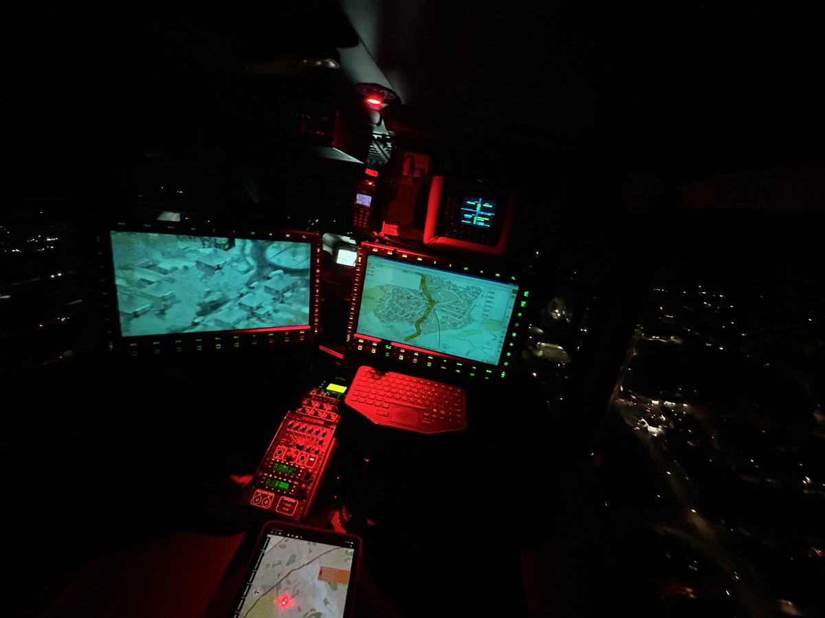 Red is tonights choice of cabin lighting in the back of NPAS16 operating out of Benson. Already assisted @ThamesVP and @bedspolice this evening #NPAS999 ^LJ