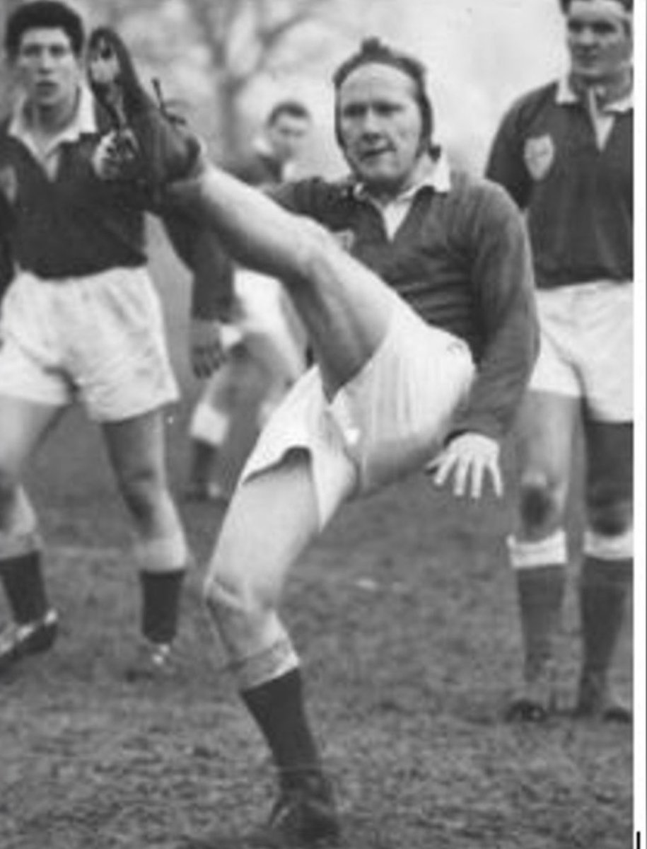 cathmckenna's tweet photo. Watching 🇮🇪 🇹🇴 #rugbyworldcup2023 and missing my Dad's unvarnished commentary. 🇮🇪💪🏽 #IREvTON https://t.co/xNwqR1MqRW