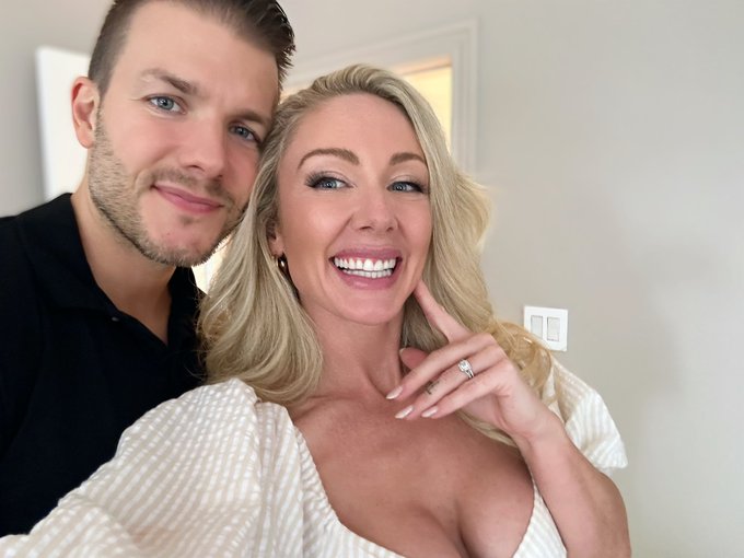 Dream come true 😮&zwj;💨💫 @Penthouse   @fclousotxxx  @CodeyXXXSteele   What a way to wrap this trip up #happygirl<a class="tags" href="/tag/penthouse">@penthouse</a><a class="tags" target="_blank" title="On Twitter" href="/?out=eyJ0eXAiOiJKV1QiLCJhbGciOiJIUzUxMiJ9.eyJpYXQiOjE3MjAxNDEyNjYsImlzcyI6InR3cG9ybnN0YXJzLmNvbSIsIm5iZiI6MTcyMDE0MTI2NiwiZXhwIjoxNzUxNjc3MjY2LCJyZWRpcmVjdF91cmwiOiJodHRwczovL3R3aXR0ZXIuY29tL2ZjbG91c290eHh4In0.Zd-HjGDcjiUr8UyGpwzjWWj60qaHEI_MybhDU3F6Azy9ZdEzwBE_pvvnvRP8NRbJpPJsv84tlkFxoWbSNIemUw">@fclousotxxx</a><a href="/tag/happygirl"class="tags"><span>#happygirl</span></a>