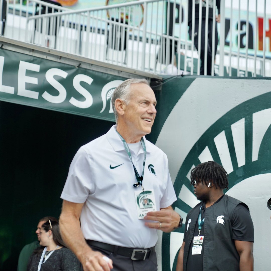 MSU_Football's tweet photo. 😎😎😎

#GoGreen https://t.co/V9wIIidSmL