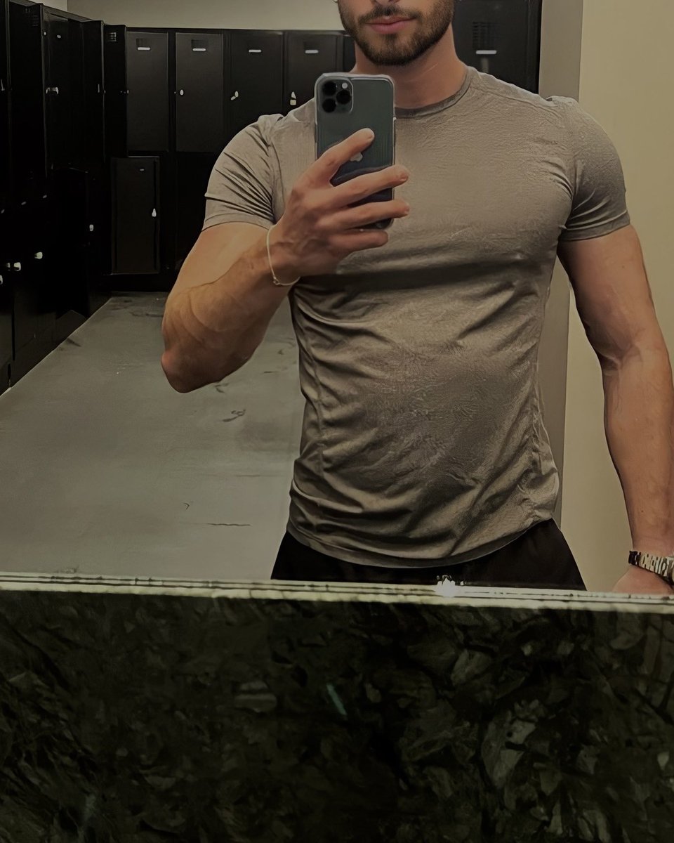 mdl98_'s tweet photo. Me 
my smell
my drink 
my therapy https://t.co/AKTdCYcwes