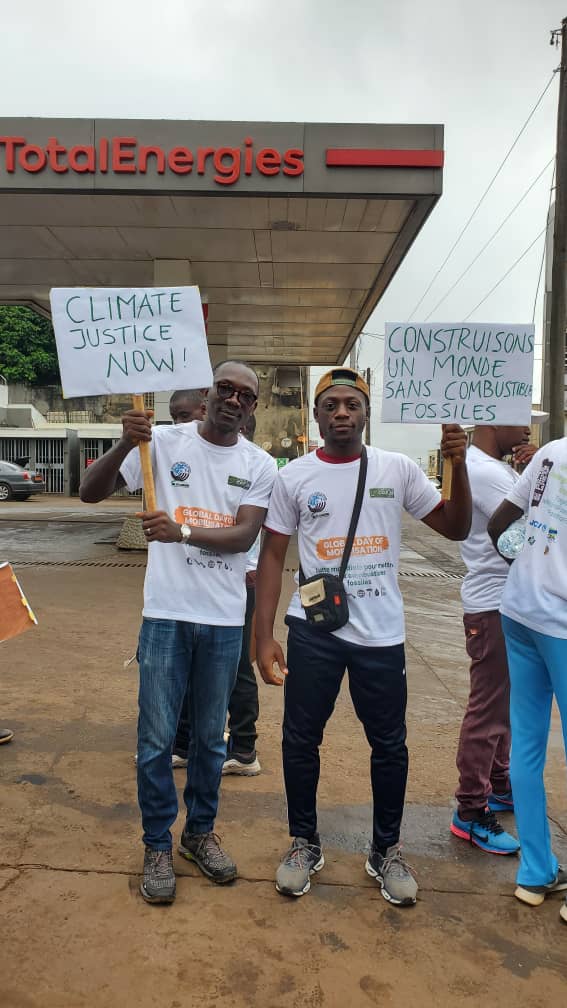 DavidNdjel's tweet photo. In Cameroon wesay enough is enough!
We haveto maintain the fight against fossilfuels and this is how we do it
@aboudi_alain @ndimba_m
@CANIntl @AfClimateSummit @CClimateAction @DontGasAfrica @ForCfe @PowerShftAfrica #EndFossilFuels #FastFairForever @DontGasAfrica @PowerShftAfrica https://t.co/aJ2nFhg3OI