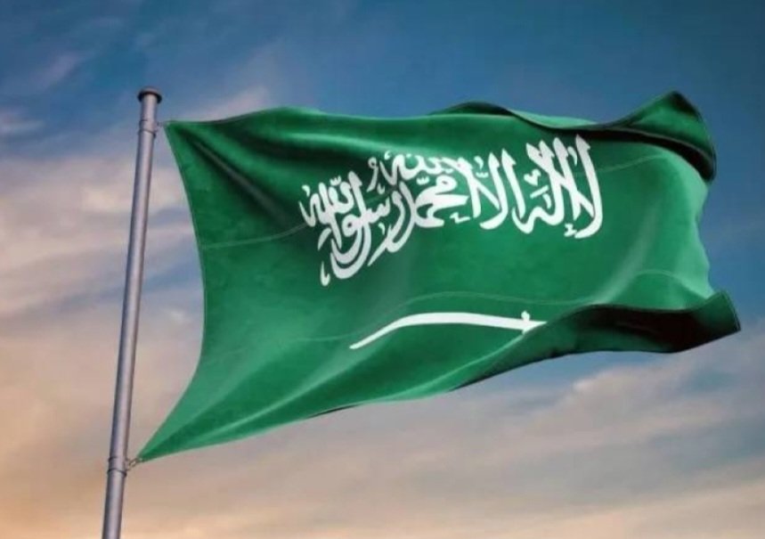 MS_Holaiby's tweet photo. طويتُ على عشقِها أضلعي
وحلَّقتُ في أُفقِها الأوسعِ

أُغنِّي بشعريَ أمجادَها
فتهتفُ كلُّ الحنايا معي

هي الدارُ ما أسعدَ الأوفياءَ
وأشقى اللئيمَ الخؤونَ الدَّعِي ! https://t.co/EN9vTFsKhF