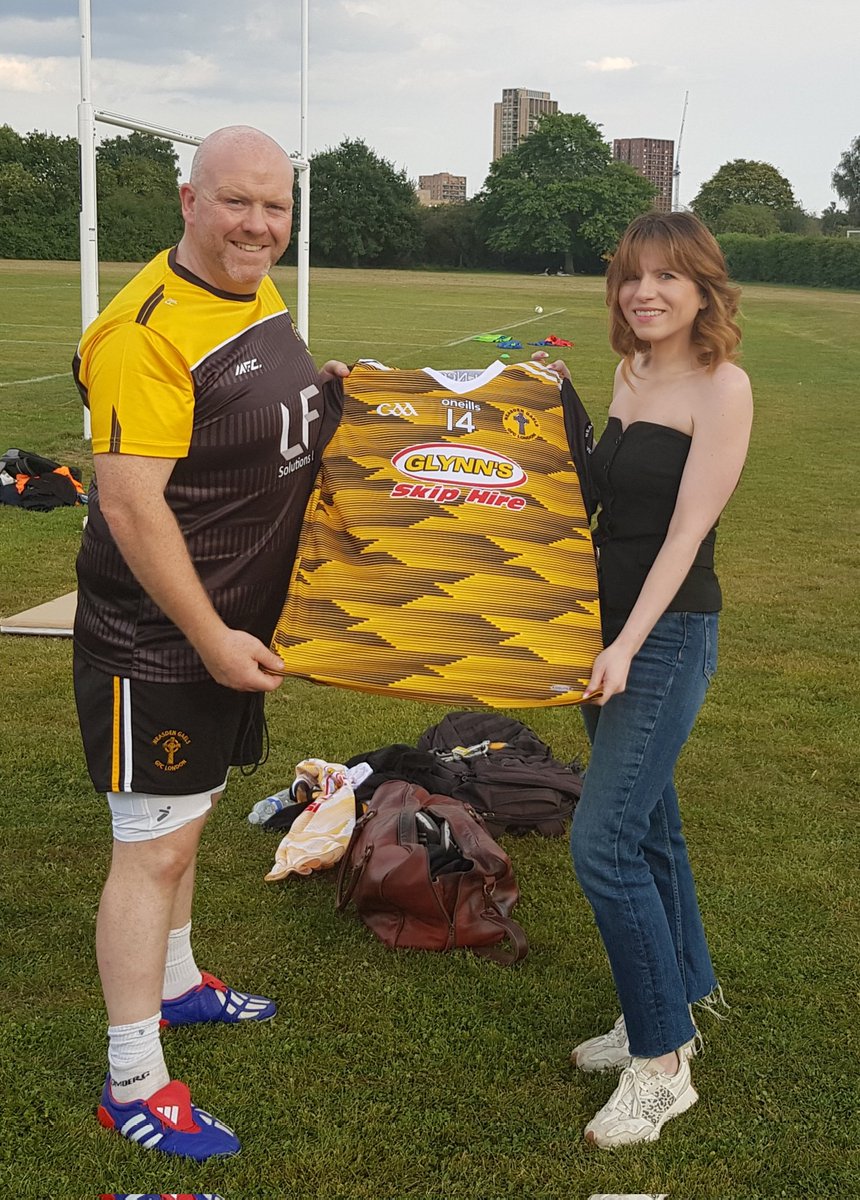 NeasdenGaels's tweet photo. Eidann Glynn presents new jerseys to Neasden Gaels Chairman Frank Kane. Many thanks to @glynnsskips for their continued support! https://t.co/NXXdq8KAUl