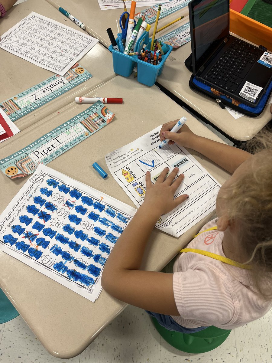 MrsALowe2's tweet photo. We had a fun filled week! We learned how to practice writing our letters using handwriting without tears on our chromebooks, wrote word chains during our phonics lessons , learning to use our new math menus, and writing outside! 🌞 https://t.co/G9eY9x9Ssw