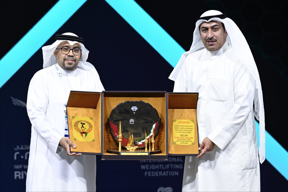 saudiwf's tweet photo. من قديـم الزمان .. وكلنا  شـعب واحد
الكويتي سـعودي .. والسعودي كويتي🇰🇼🇸🇦

📸|جانب من تهنئة الأشقاء من دولة الكويت بمناسبة #اليوم_الوطني_السعودي الـ93 💚 https://t.co/6dtPW5gBN9