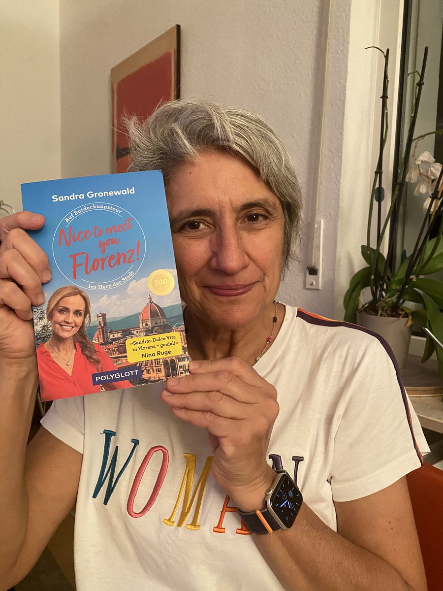 annapaolaconcia's tweet photo. .@Sandramariagro il tuo meraviglio libro su #Firenze 😀. Lo dobbiamo presentare insieme a Firenze, il tuo è un gesto di amore ♥️
Dein wunderbares Buch ist eine Liebeserklärung und wir sollten es in Florenz  ♥️ https://t.co/wFcBKMptsl