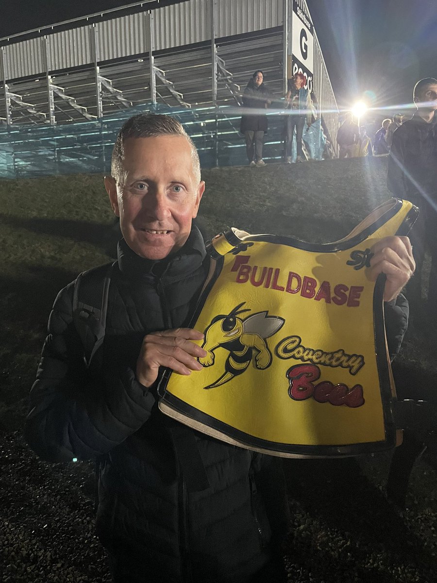 memories_bees's tweet photo. Great to bump into another couple at the end!!!! The Double J and @mortenrisager @KeepBeesOnTrack  #speedway #bees https://t.co/QoSgvMpLNJ