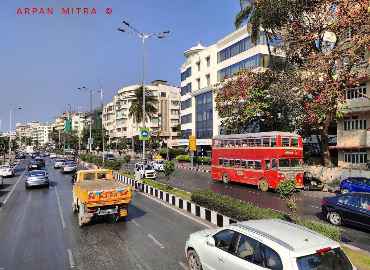 Capturing photos of Marine Drive from Upper Deck of Non AC Ashok Leyland Diesel Double Decker bus while cool Breeze hitting your face won't be same again anymore 
Captured 4023/BB on 138 going towards Backbay depot while mine Double Decker on 138 towards CSMT
@myBESTBus