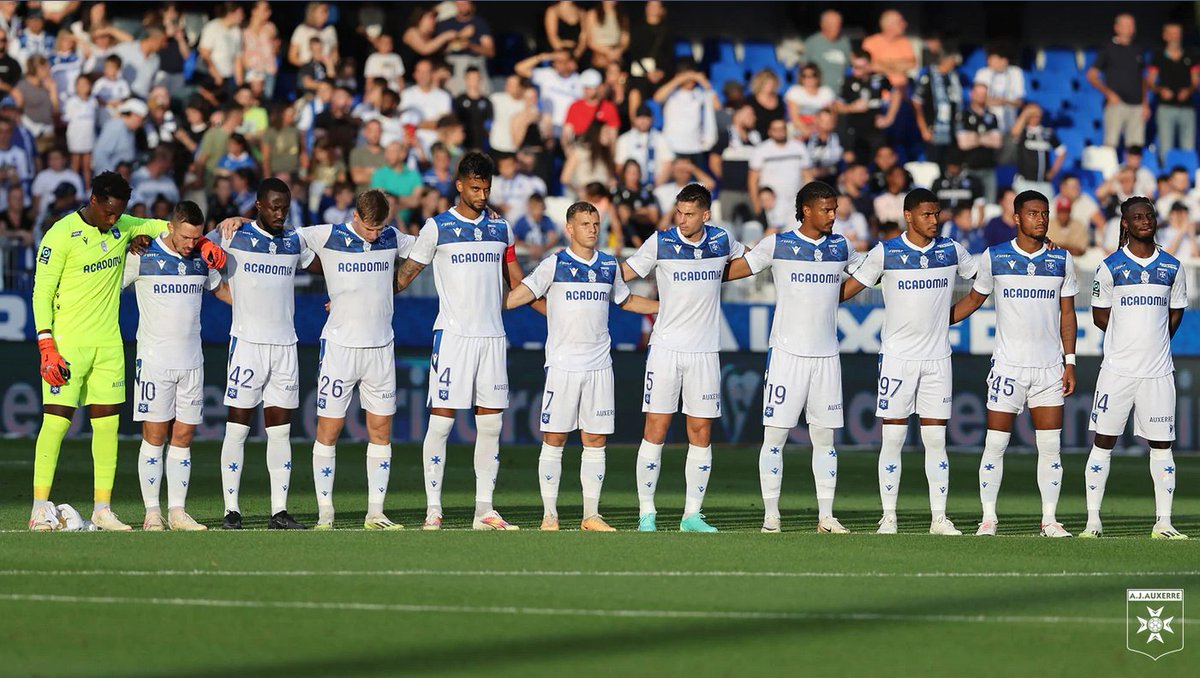 AJA's tweet photo. 🏟️ 𝐌𝐞𝐫𝐜𝐢 𝐩𝐨𝐮𝐫 𝐯𝐨𝐭𝐫𝐞 𝐬𝐨𝐮𝐭𝐢𝐞𝐧 🙌

Pain, on pense fort à toi 💙🤍

#TeamAJA https://t.co/qUOZyrrxto