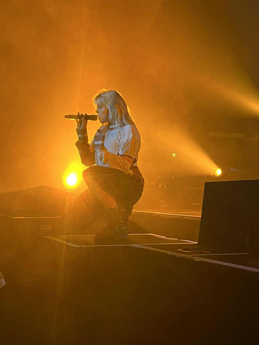 Cidney714's tweet photo. If I could re-live last night on a loop, I would do so in a heart beat. @reneerapp  thank you for the best night ever. Your eyes and smile were even more beautiful in-person. #SnowHardFeelingsTour #SHFTourHouston https://t.co/SG7f5TqNdB