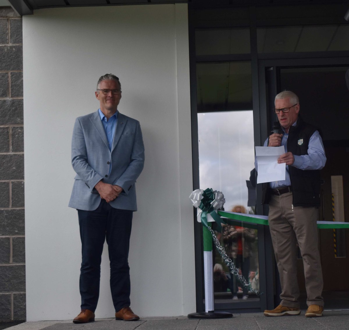 Cargin_Gac's tweet photo. Go raibh maith agat to Uachtaran Tófa Jarlath Burns for officially opening the new facilities @cargin_gac today! He generously took time to talk to and get photographs with everyone in attendance! We are very grateful for everyone who worked so hard for this special occasion! 👏🏼 https://t.co/45cNbhFrC1