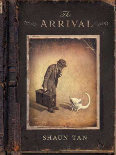 RetroFanfic's tweet photo. @ircbpodcast The Arrival, by Shaun Tan. Amazing book. https://t.co/bktAqx0kp1