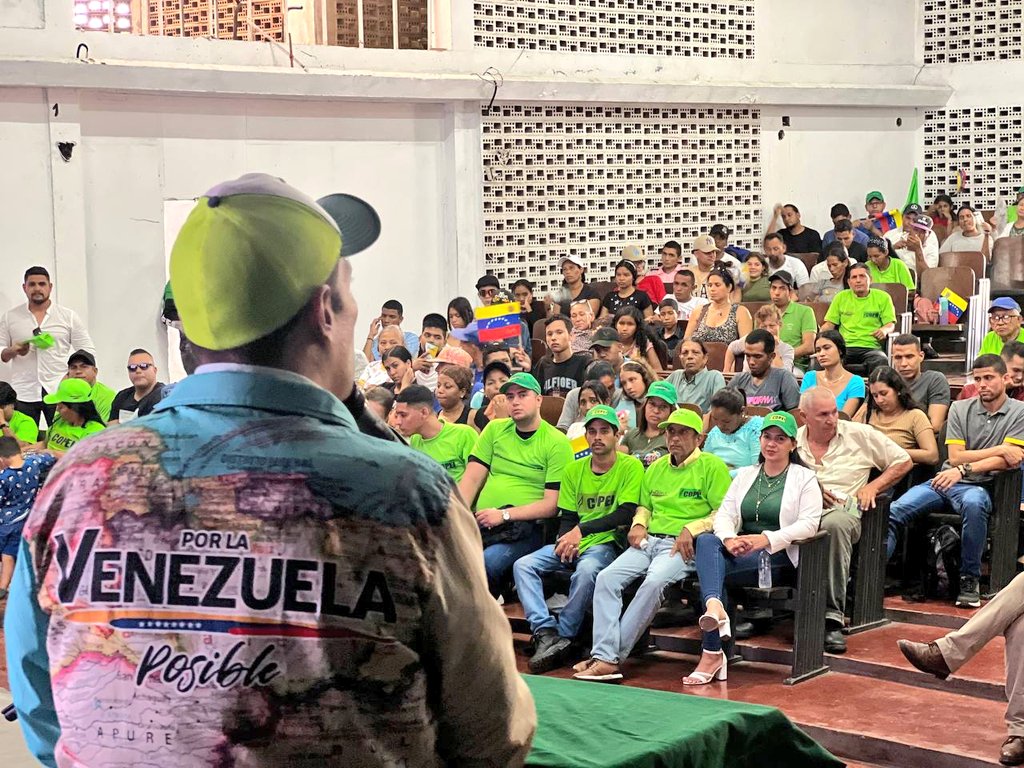 Copei_Partido's tweet photo. Durante la presentación de la #AgendaVenezuelaCambia en #Anzoátetui, hablamos sobre el Plan Mi Vivienda Propia, un conjunto de medidas para garantizar el derecho a un hogar digno para los venezolanos. Construcción de conjuntos residenciales, créditos para viviendas y garantías legales son parte de las acciones que incluimos en nuestro proyecto país 🏠🇻🇪