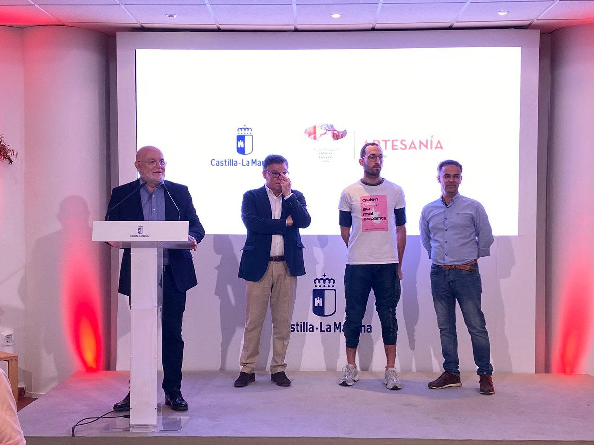 standjccmAB's tweet photo. ▶️ 📷 La ‘performance’ de danza del bailarín, Joaquín Collado, protagonista en el estand de la Junta de Comunidades en la #FeriadeAlbacete2023  @standjccmAB @gobjccm #Villamalea https://t.co/yjuZUoe6zW