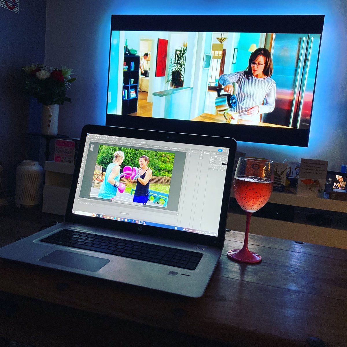 LeanneNorris's tweet photo. My Saturday night 😆 

I’m more productive late at night, happily working until 3 in the morning. The house is silent, everyone’s asleep and I’m hitting my deadlines ❤️

For all those working the night shift - Cheers 🥂❤️

#laptop #workfromhome #freelance #webdesign #nightshift https://t.co/E26rZIHpHm
