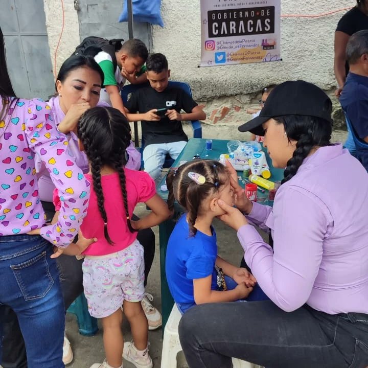 La Ruta de Atención Social "Darío Vivas" llegó al sector Carapa en la Parroquia Antímano.

La Fundación para los Niños, Niñas y Adolescentes del Distrito Capital, con el claro objetivo de gobernar junto al pueblo y atender sus necesidades. 
#16Sep #VenezuelaEsUnica