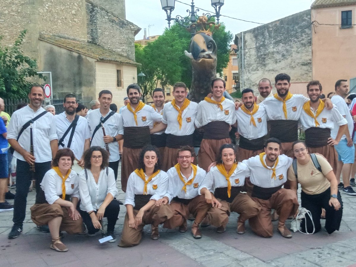 Allargant l'estiu amb l' <a href="/AligaVilafranca/">Àliga de Vilafranca</a> a #Torredembarra per celebrar els 30 anys de l'Àliga de Torredembarra