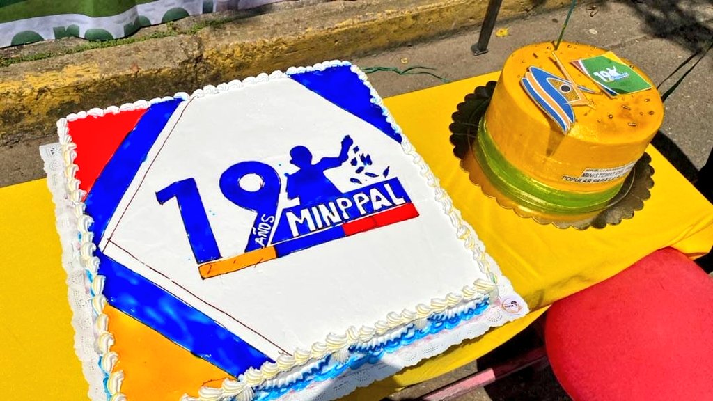 MinAlimenVen's tweet photo. #MinppalEsPueblo y #Miranda también celebra los #19AñosMinppal junto al pueblo en una Feria del Campo Soberano, beneficiando a más de 1.820 familias de la comunidad Quebrada Seca, en el Municipio Simon Bolivar.
#Minppal19Años https://t.co/vJ52PvaYvF