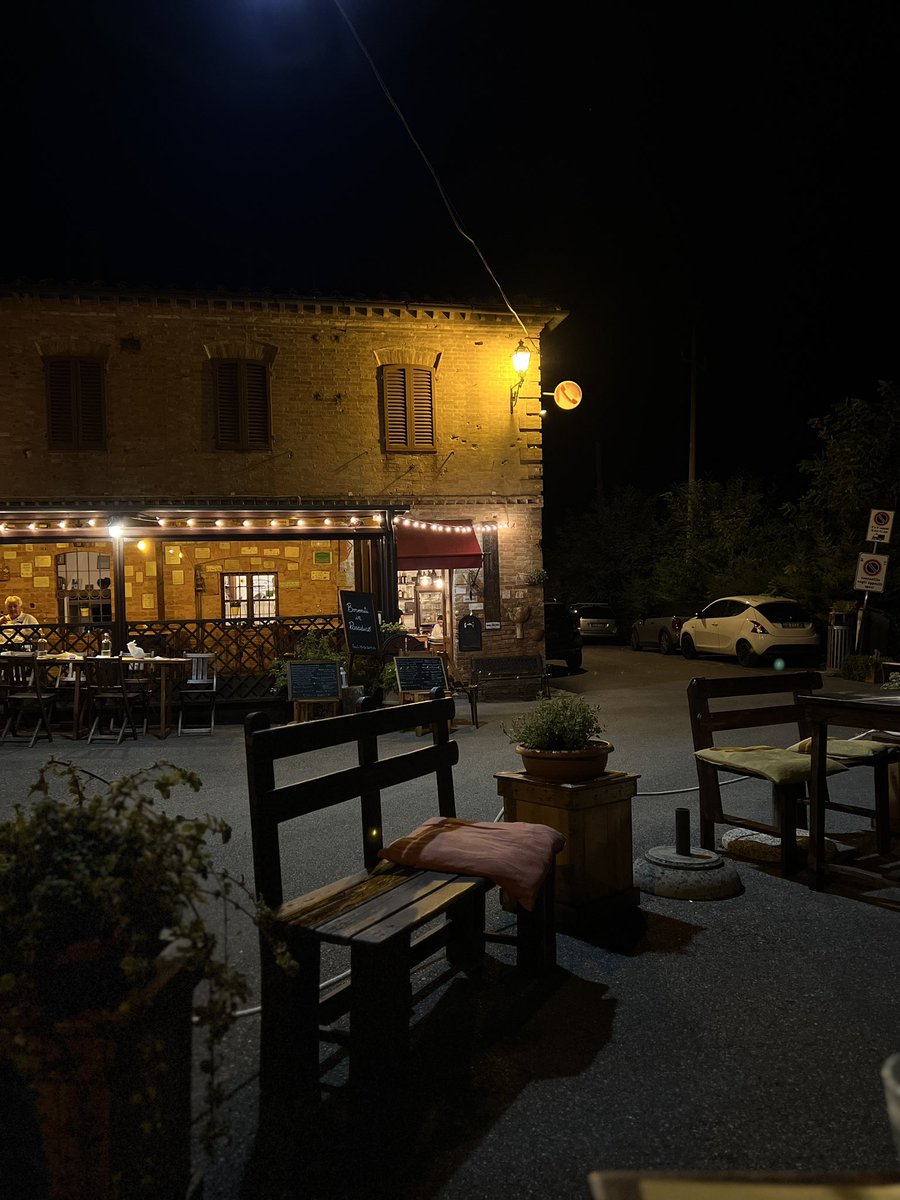 TravelDineStay's tweet photo. The most quintessential Tuscan village, welcome to Chiusure, Asciano 🇮🇹  

#Travel #tuscany #italy https://t.co/TEVhnsHrIF
