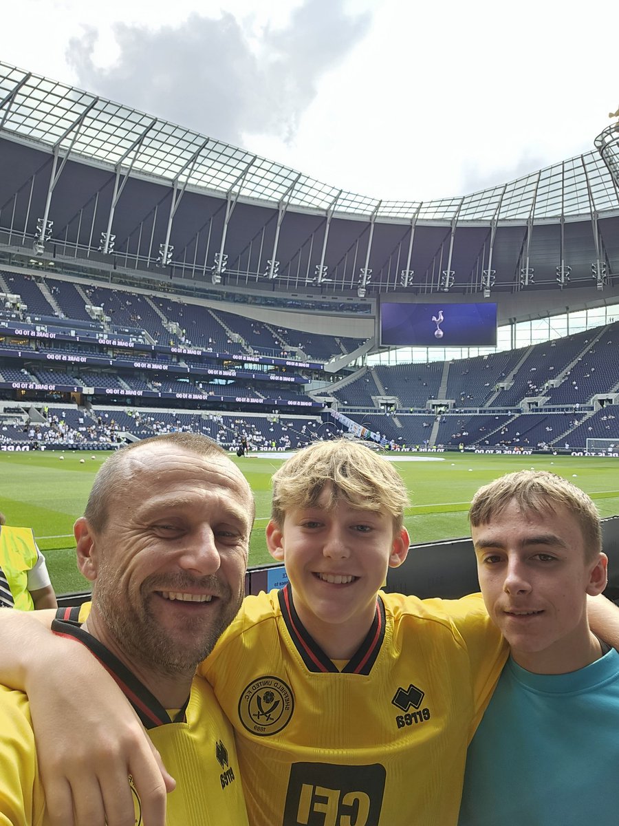 Just returned from Spurs, gutted but proud of the Blades today. Any talk of Heckys job been under scrutiny is absolute madness. In Hecky we trust! On to the next.. #UTB #twitterblades #SUFC