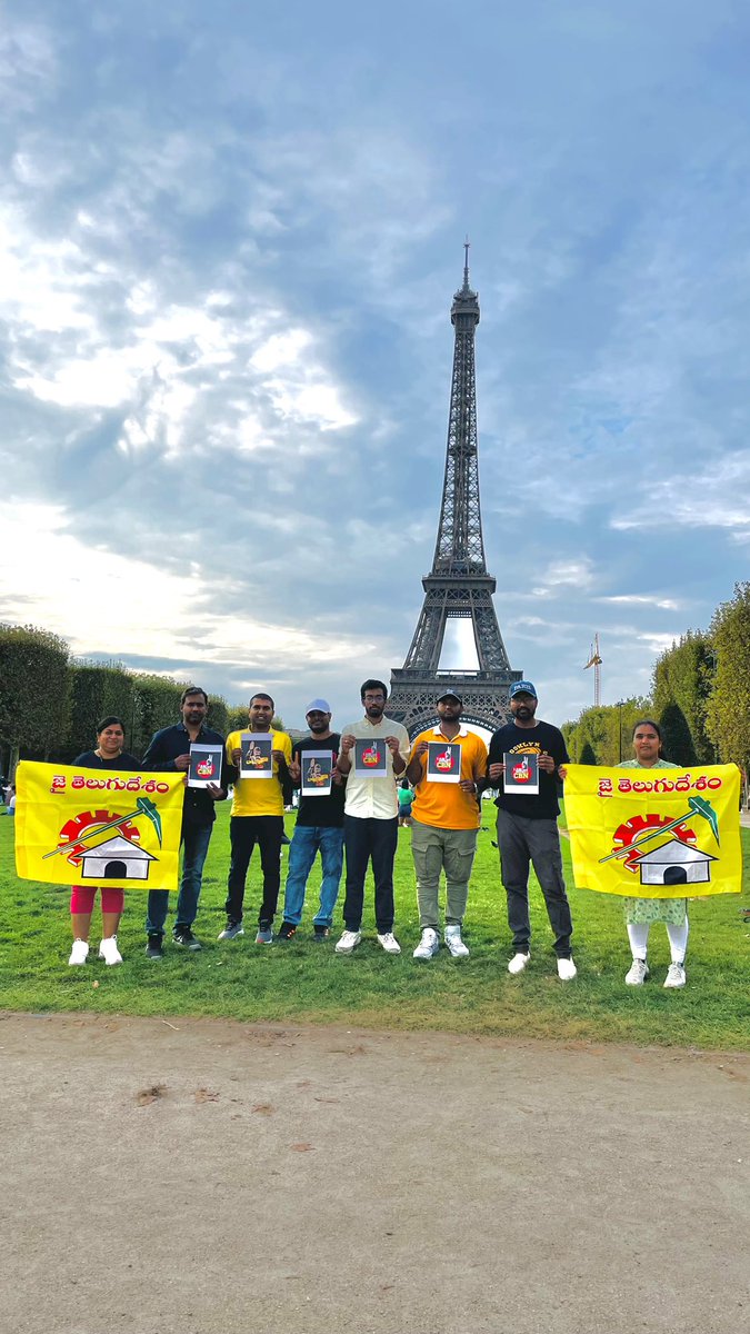 NriTDP_France's tweet photo. Today TDP-France protest against our visionary leader illegal arrest on false cases ✌️🔥

#FalseCasesAgainstNaidu
#PeopleWithNaidu
#IamWithCBN
#phsycopovalicycleravali https://t.co/FUrFjaUDtz
