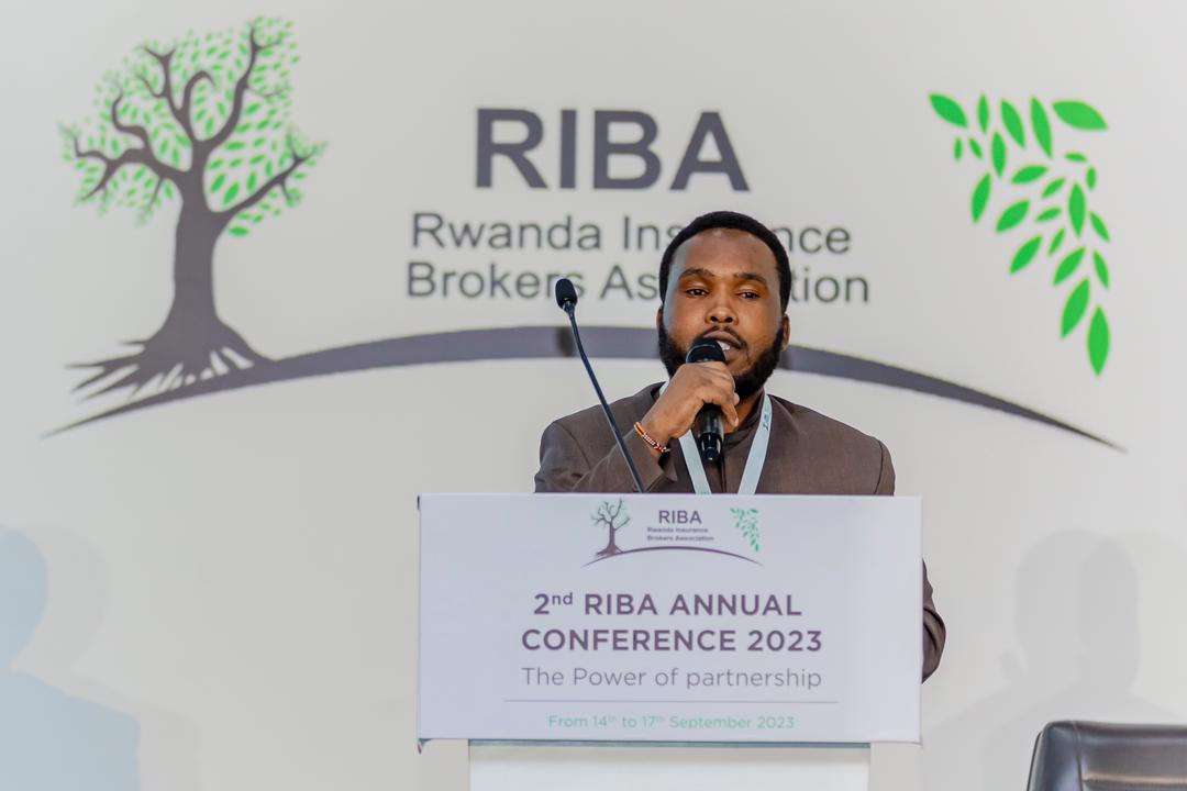 Ribo_Rwanda's tweet photo. Wrapping up the conference, Abuya Kennedy broke it down for us: it's all about treating customers right, embracing tech, leveling up skills, building our community, and teaming up!

#RIBA https://t.co/OD2GjSpPMe