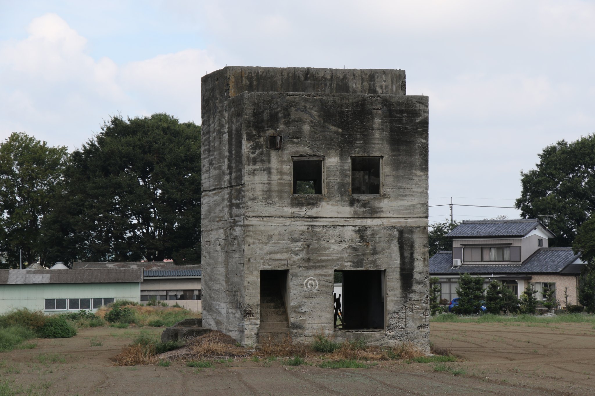 弾薬庫跡 - Search / X