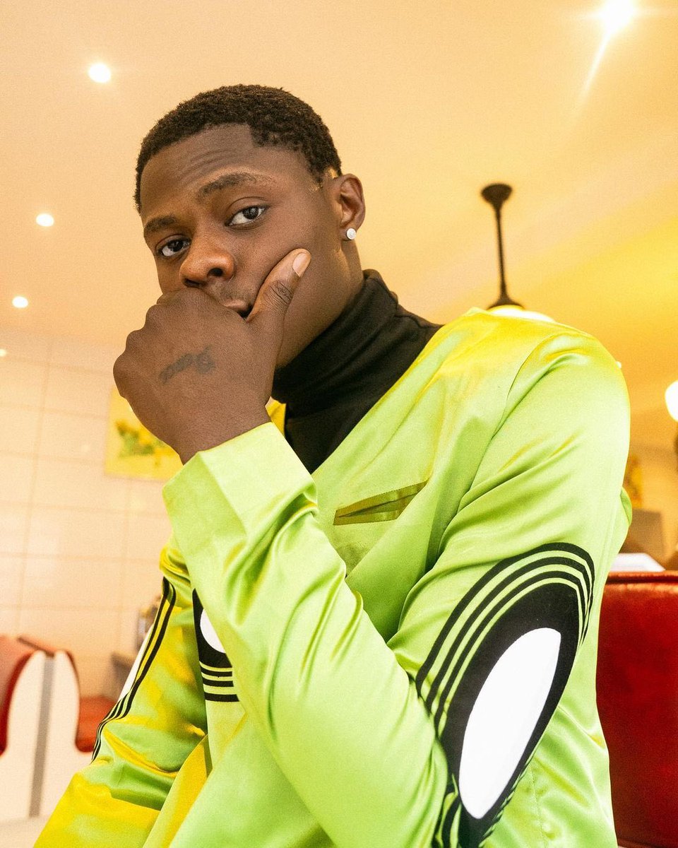 CityBoyABJ's tweet photo. In memory of MohBah, mention one of his songs you will never forget. 💔🕯️

Live give me 400 Reposts, 400 comment &amp; 2k likes people 🤗
#Zinoleesky #Onana #NoFindMyMouthOh https://t.co/fLolOEaL7f