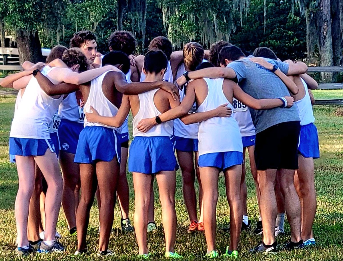 The Tigers topped 25 schools to win the 3D Distance Classic today in Dade City!

Cesar Calero, Lucas Rupp, Johnny Lebron, Max Purvis, and Daniel Dewey led the way for Jesuit!

#AMDG #GoTigers #JesuitXC