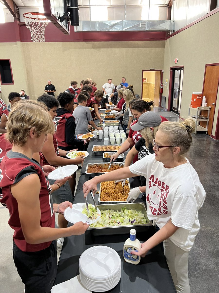 beebefootball's tweet photo. BigTime Thanks to Mr. Larry Pruitt &amp; Mrs. Jona McKenzie of Farm Bureau of Beebe for sponsoring &amp; feeding our guys yesterday before our game vs White Hall! Very GRATEFUL!! #BPRD #GRIT 🏈💪🔥🙏❤️⚓️ @Coach_Gunter https://t.co/CIbKGgZ3NE