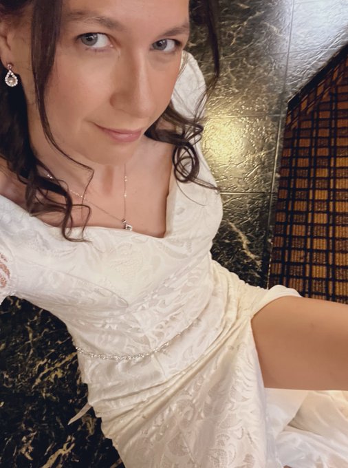 Firewingx - One more hour and I’m a married woman. 😳❤️ https://t.co/wbWrkke3PV