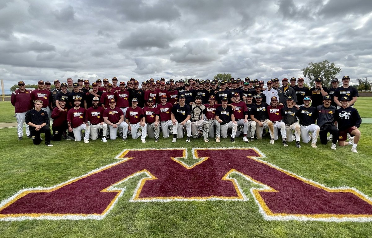 UMCBaseball's tweet photo. Generations of Eagles 🦅 

Our family photo after the Alumni Game this afternoon!

🆙⏭️ Banquet https://t.co/BjGGi74ZAD