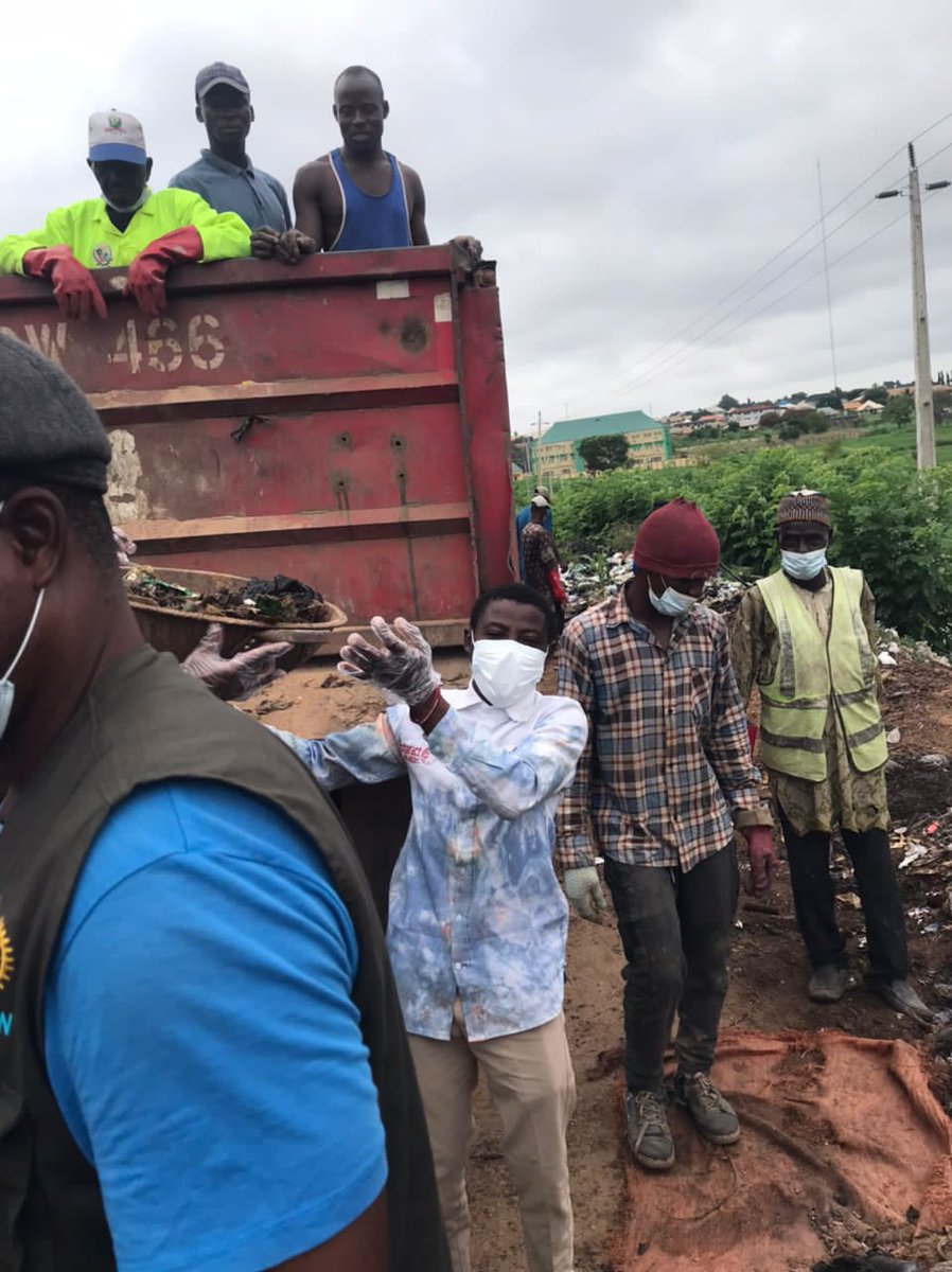 rotagodsown's tweet photo. Rotaract Club Of Ilorin Fate Neighborhood CB.

Celebrate world Clean up day at oyun Area, ilorin Kwara State.

#D9125
#zonej
#CreateHopeintheworld
#WorldCleanupDay2023 https://t.co/U80qa42CBX