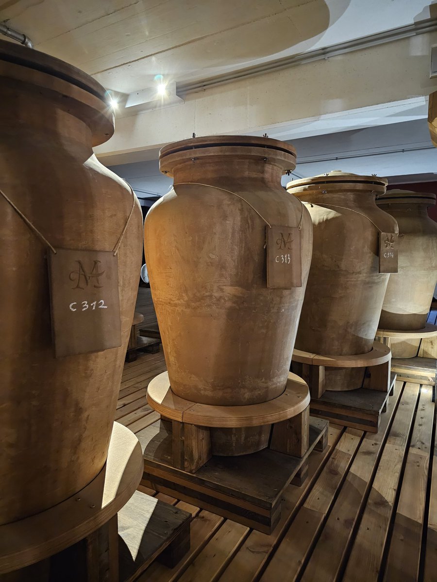 GiacomoPh's tweet photo. @MarzadroDistill, dove la #Grappa #Anfora diventa avvolgente. Affinata 10 mesi in anfora di terracotta da 300 lt. https://t.co/H6TeVnGKFf