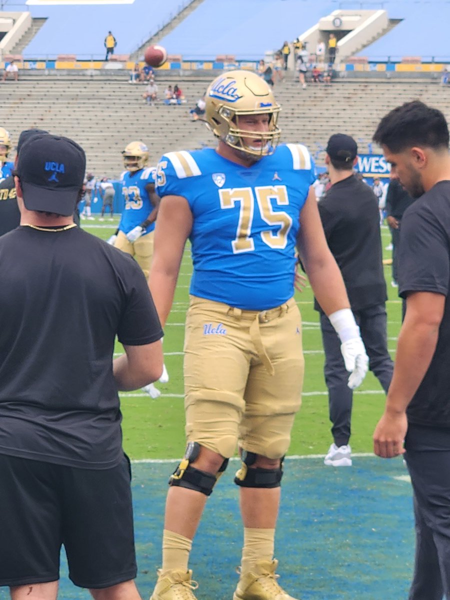 Kickoff imminent ! 
#GoBruins
#8Clap
#GoBruno