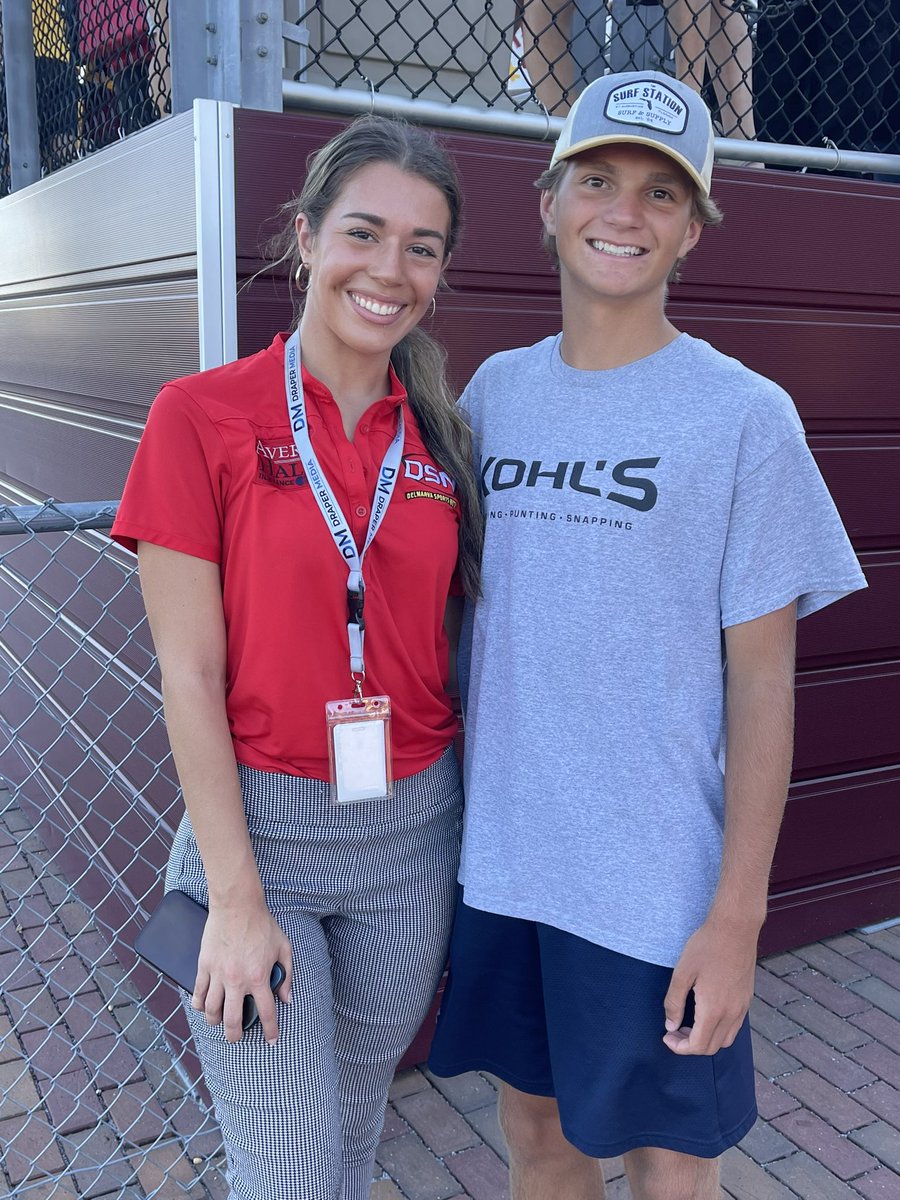 blake_wallace12's tweet photo. At @SeaGullFootball today with special teams, thanks to @KollinSamaha and @Noahc87 , and they’re families
Awesome meeting @kayla_santiago1 from @DelmarvaSports https://t.co/9YBfw1PEtc