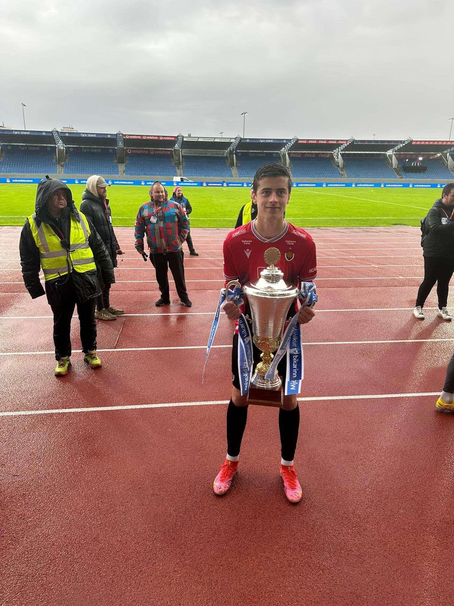 Daði Berg Jónsson (2006)
Vikes🔴⚫️
Bekknum gegn KA í bikarúrslitum🤌
Remember the name, alvöru player á leiðinni⭐️🤝