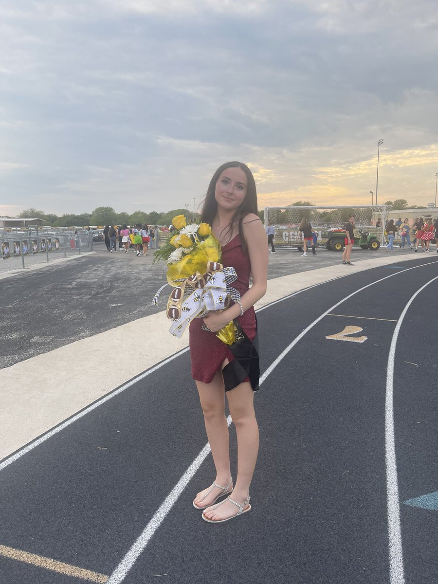 _ECVolleyball's tweet photo. Congratulations to our beautiful Peyton Martinez for winning Freshman Lady at Homecoming last night 🥳 We had so much fun cheering you! We love you P-Money 🫶🏽🐝

@ArriolaSuzette @_ECAthletics @ECISDtweets @ECHShornets https://t.co/YgNeY4Vjh5