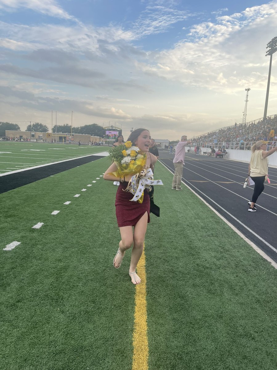 _ECVolleyball's tweet photo. Congratulations to our beautiful Peyton Martinez for winning Freshman Lady at Homecoming last night 🥳 We had so much fun cheering you! We love you P-Money 🫶🏽🐝

@ArriolaSuzette @_ECAthletics @ECISDtweets @ECHShornets https://t.co/YgNeY4Vjh5