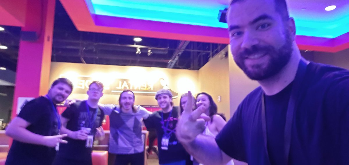 ViolinSpeedruns's tweet photo. I love my friends and I love #Reconnect https://t.co/W2Znpo38NW