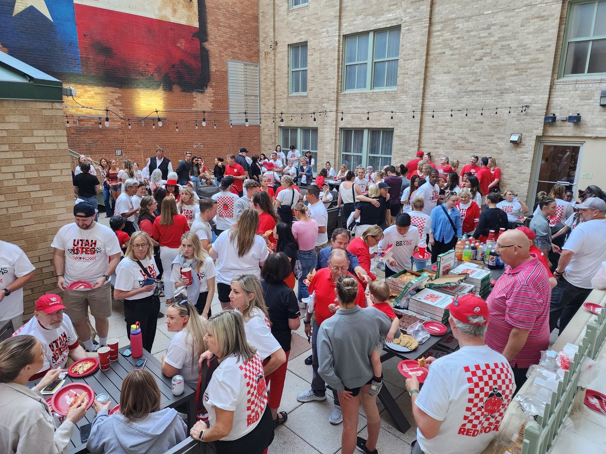 🤸‍♀️ Celebrating National Gymnastics Day by taking a moment to thank the thousands of fans, parents, and friends who have elevated this women's sport to the level it deserved! 🤸‍♀️

🙌 "U" made this possible! 🙌

#WeBeforeMe
@utahgymnastics