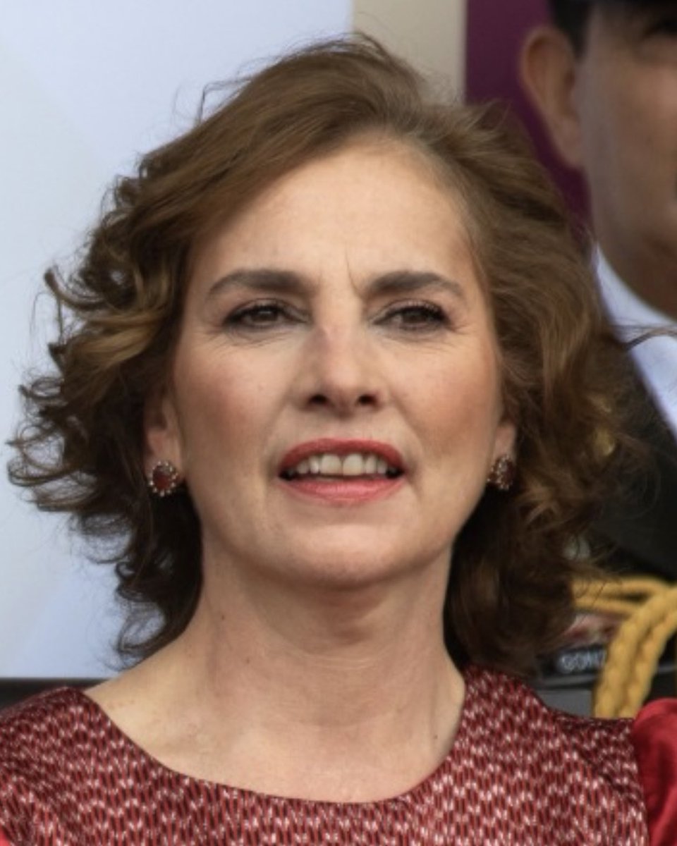 👉 “El Desfile” de BEATRIZ GUTIÉRREZ MÜLLER (<a href="/BeatrizGMuller/">Beatriz Gutiérrez Müller</a>). 

Te presentamos las imágenes de la esposa del presidente durante el Desfile Militar de 2023, en el Zócalo de la Ciudad de México. 

📷 Presidencia de México