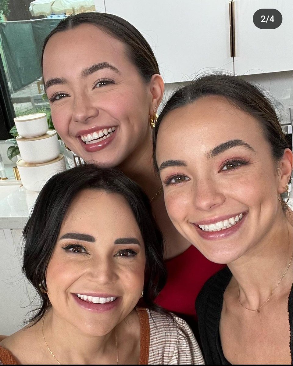 ronessaamerrell's tweet photo. Literally my childhood🥹🥹🥹 @MerrellTwins @veronicamerrell @VanessaMerrell @RosannaPansino https://t.co/921BdZHz9b
