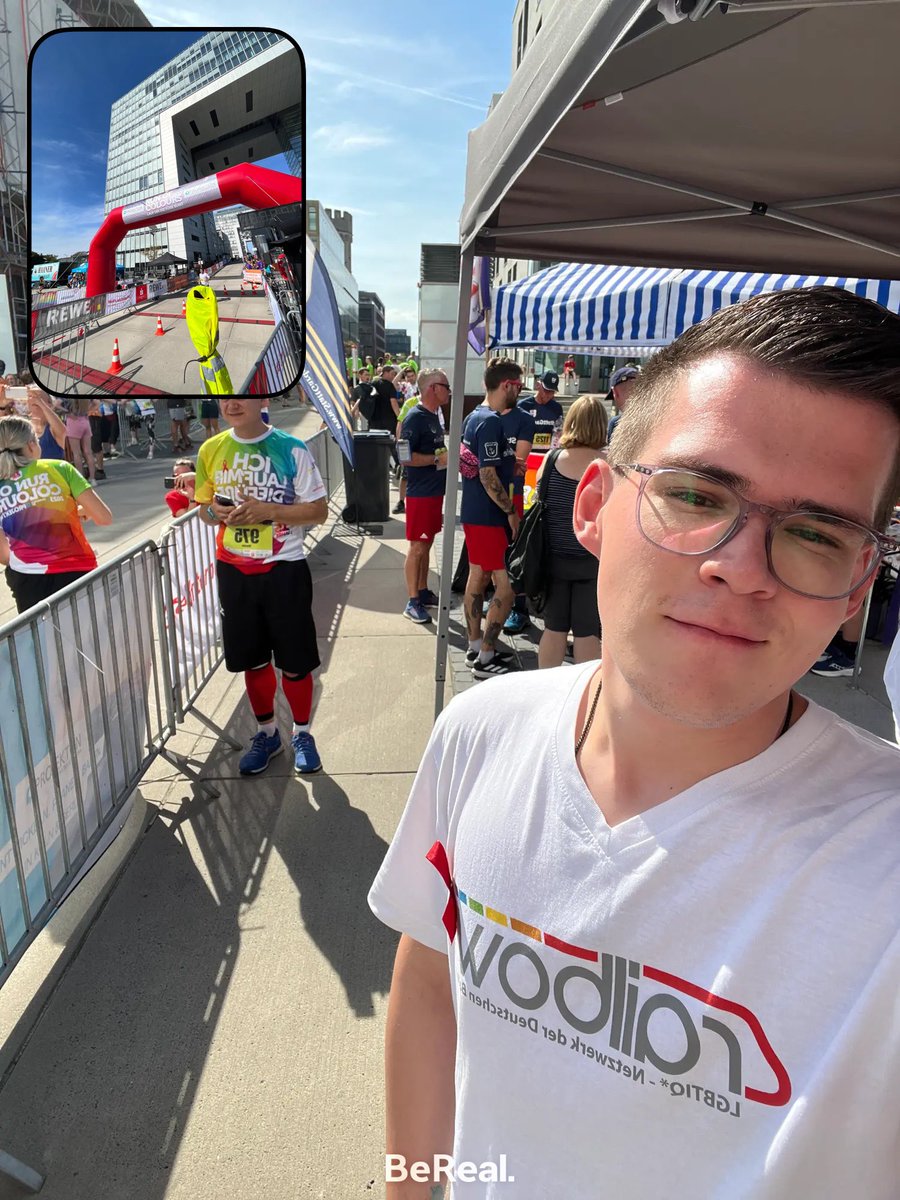 weitwinkel2's tweet photo. War heute traumhaft schön, beim 15. #RunOfColours #Köln das #railbowNetzwerk der @DB_Bahn|@DB_Presse zu repräsentieren 🏳️🌈
#einziganders #TeamDB https://t.co/cKQXmSBkvw