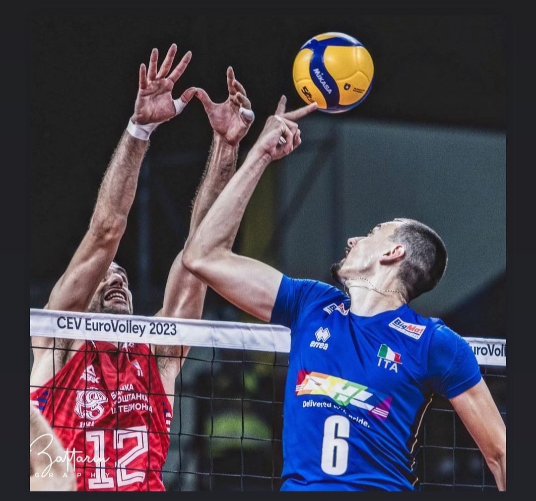 Eccoci all'Mvp. Il premio che doveva essere di Simone Giannelli. Fregacazzi che siamo arrivati secondi, è comunque lui il migliore giocatore in assoluto dell'Europeo 
#EuroVolleyM #EuroVolley2023 #ItaliaPolonia