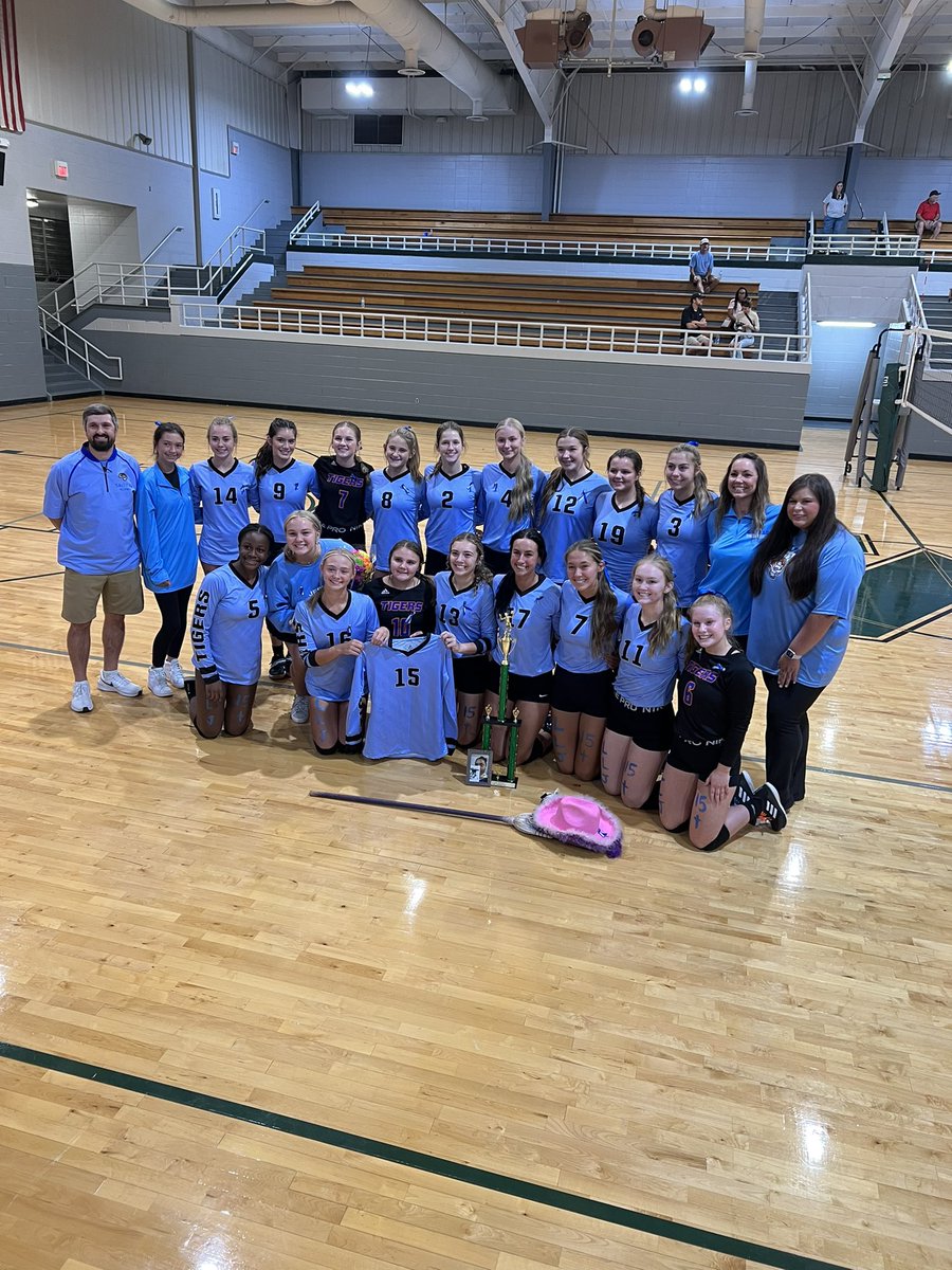 SaltilloVolley1's tweet photo. The heart and soul of this team shined bright today!! This one is for you #15!!!!!! We love you and you will never be forgotten! Your smile and love carried a group of young ladies today like no one else could!!!! We felt it!!!! https://t.co/TwI17siG1g