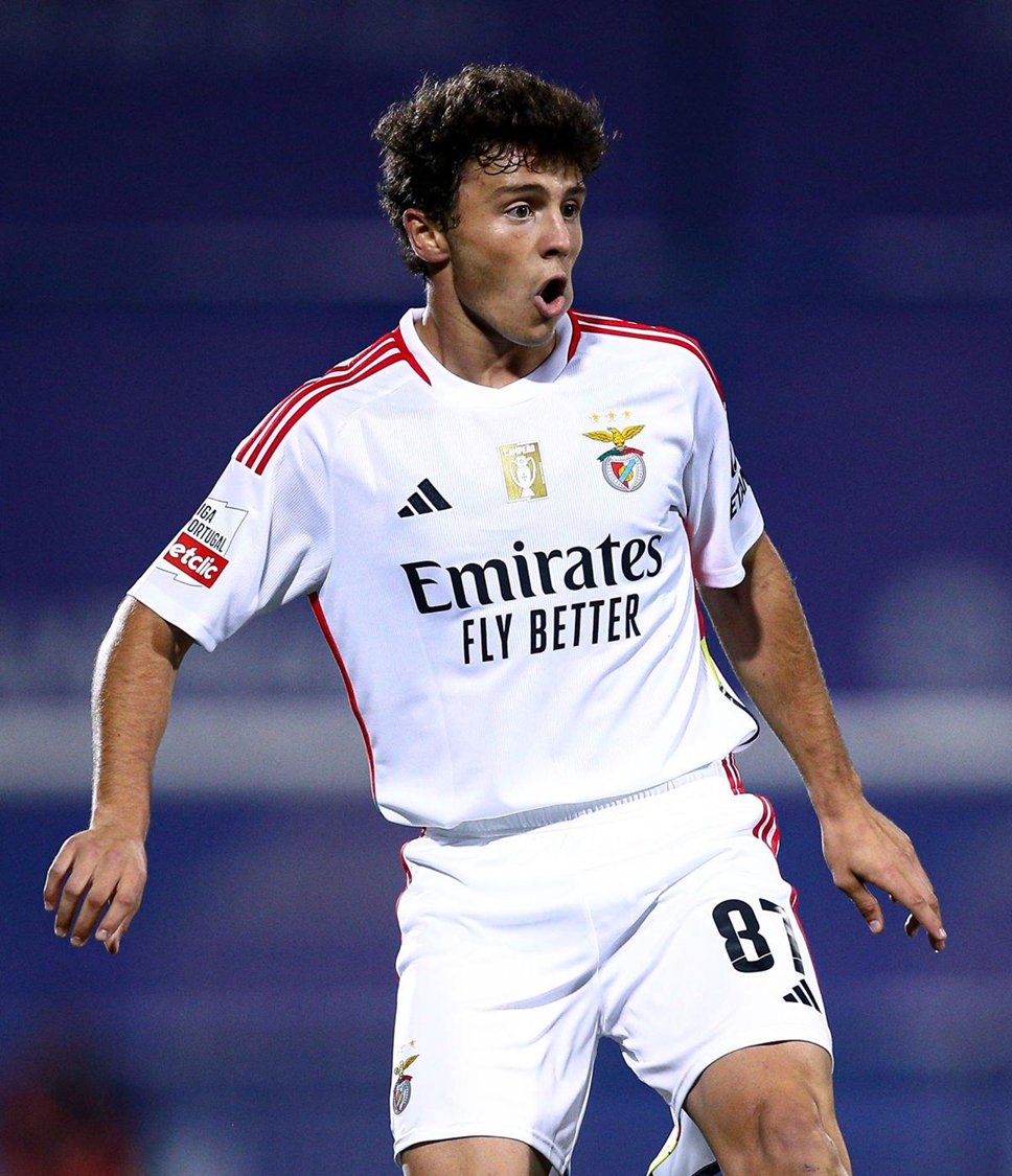 Que jogador de futebol é João Neves 🤤