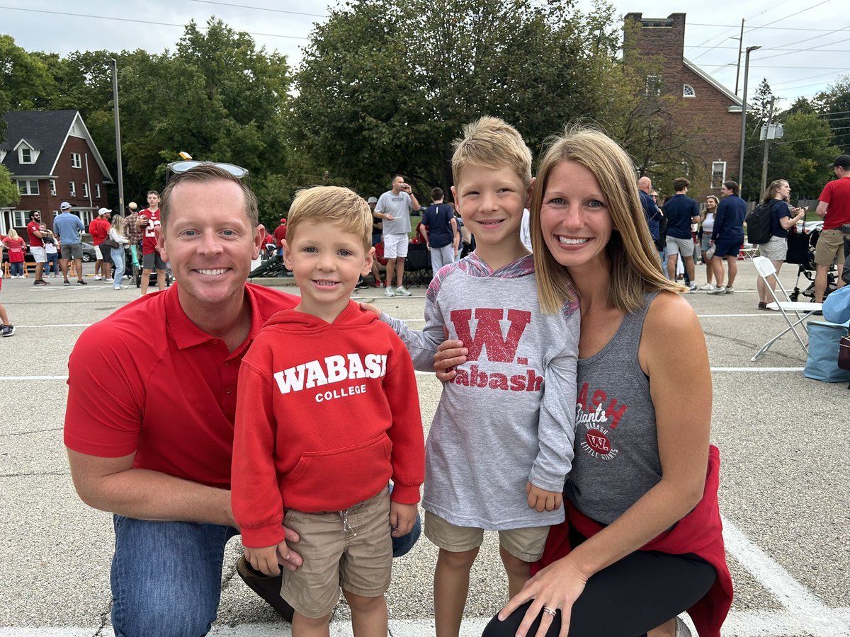 WabashCollege's tweet photo. Well, we’re winning the pregame! @WabashFB kicks off shortly… https://t.co/Zrh4dXRO4C